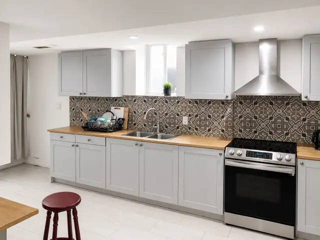 Spacious Basement Room for Rent – Prime Humberwood Location (Mal in Room Rentals & Roommates in Mississauga / Peel Region - Image 6