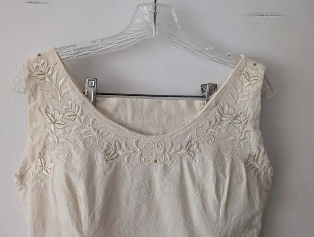 Très bel ensemble 2 pièces en manta brodé blanc crème in Women's - Dresses & Skirts in Québec City - Image 3