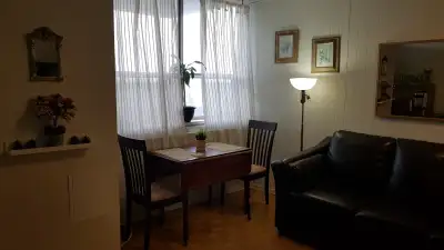 Apartment for short term rental from January 09 to March 31 2025. Three walking blocks from Castle F...