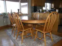 Canadian Custom Made (Zimmercraft) Oak Table & Leaf & 6 Chairs