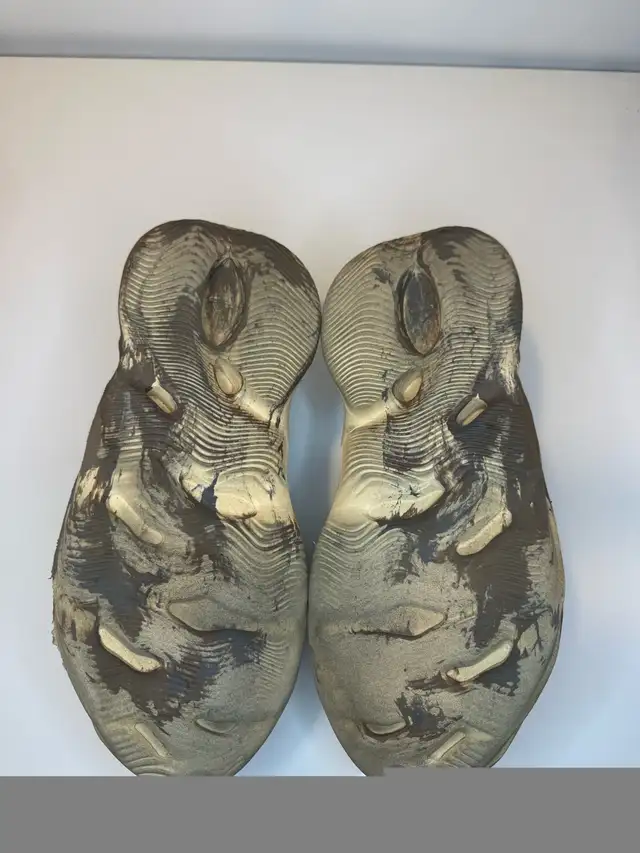 Adidas Yeezy Foam RNNR in Men's Shoes in Windsor Region - Image 5