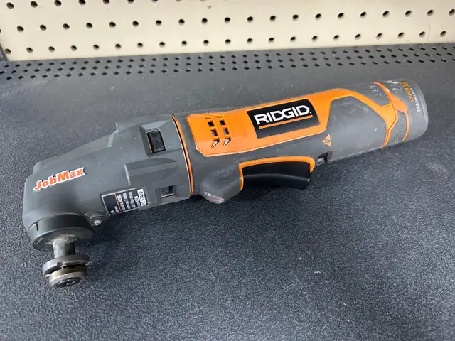 Ridgid R823400 12V Multi-Tool Kit in Power Tools in Oshawa / Durham Region - Image 2