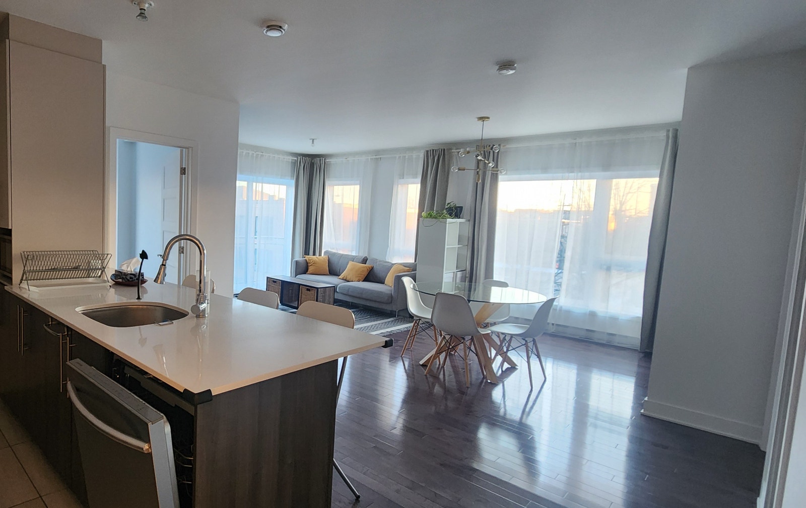 Dispo le 1er oct 2026 - Magnifique Condo 2 chb - Équipé & meublé — photo 1