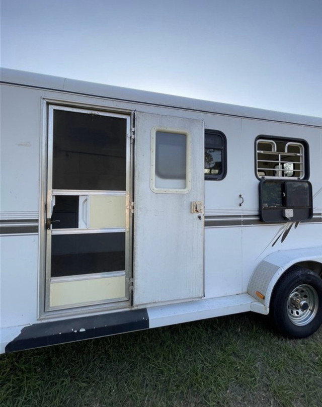 Gooseneck 3 horse slant horse trailer in Other in Sault Ste. Marie - Image 2