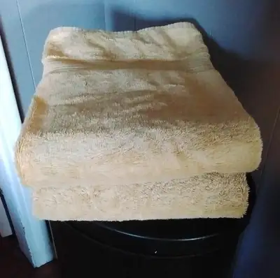 2 large bath towels, View more