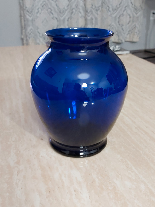 3 Cobalt Blue Vases  in Home Décor & Accents in Kingston - Image 2