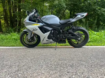 2022 gsxr end of riding season sale, going out of town for work so no more time to ride 12500 obo, t...