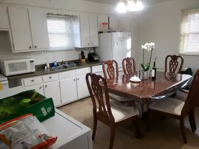 8 Avenue,Près Metro DLberville, Grande 4 1/2 appartement à sixplex. rénové. style condo. Plancher de...