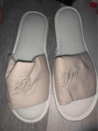 New-Women’s Slippers size 8-10