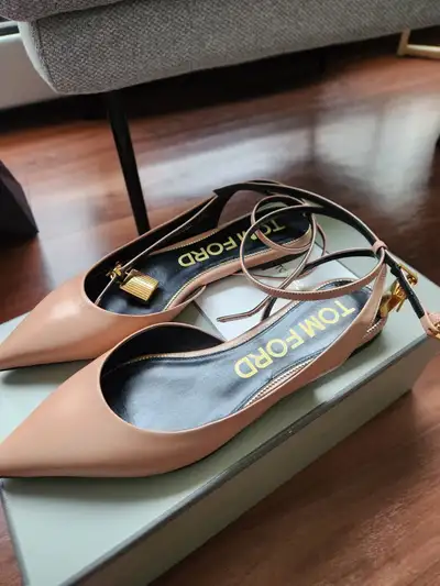 brand new, unworn comes with box and dustbag purchased for 1560 at holt renfrew (tag is visible) Gra...