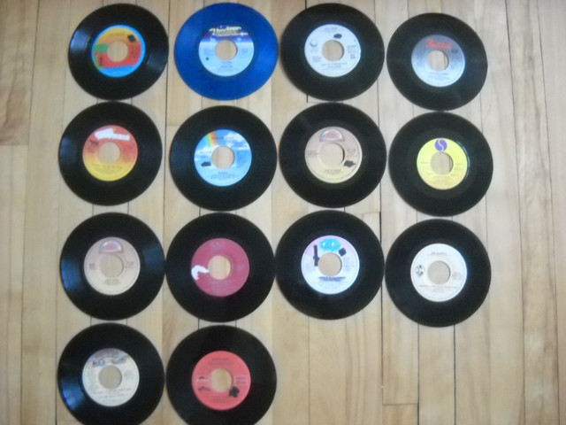 14 disques vinyles (45 tours) des années quatre-vingt dans Art et objets de collection  à Saguenay