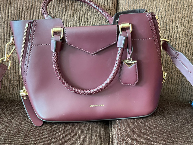 Michael Kors and Naturalizer handbags in Women's - Bags & Wallets in Ottawa