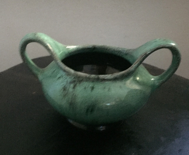 Vintage Vase pot plante avec poignet, Blue Mountain Pottery dans Art et objets de collection  à Ville de Montréal - Image 2