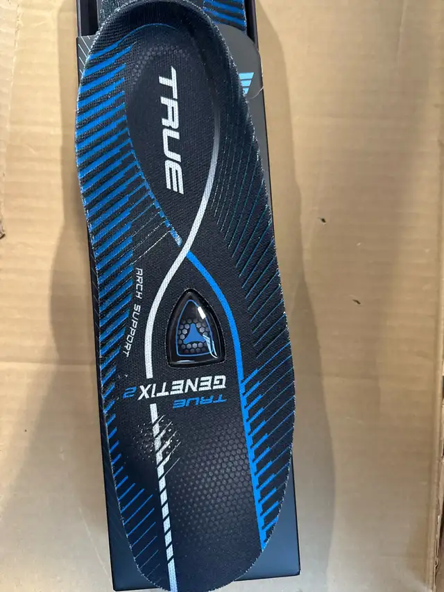 True hockey insoles size 8/9 skates in Hockey in Markham / York Region - Image 3