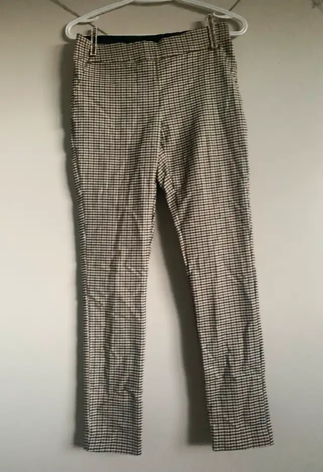 Dress pants in Women's - Bottoms in Kamloops - Image 2