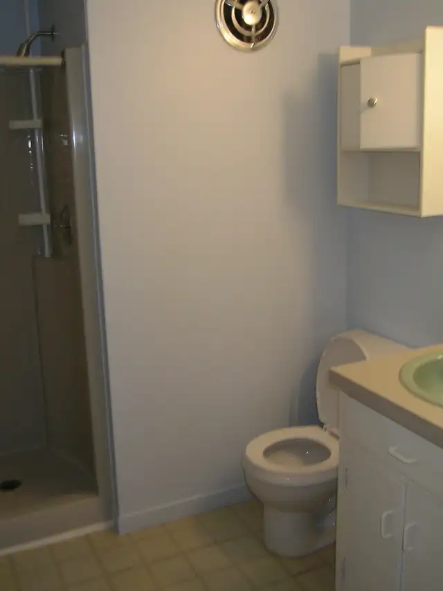 4 1/2 a louer 650$/mois s-sol très grand 588A McManamy in Long Term Rentals in Sherbrooke - Image 6