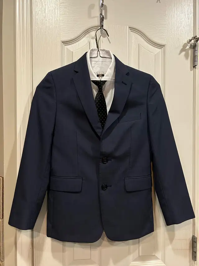 Boy’s Michael Kors 2-piece  Suit,  Dress Shirt/Belt/Tie bundle in Kids & Youth in Calgary - Image 3