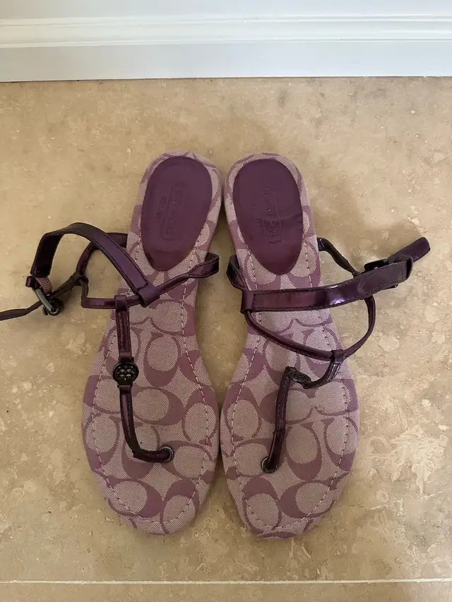 Coach sandals women’s shoes slippers size 7.5 in Women's - Shoes in City of Toronto - Image 3