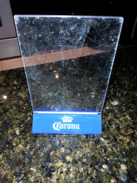 Enseigne en acrylique Corona pour table, petite pancarte
Corona