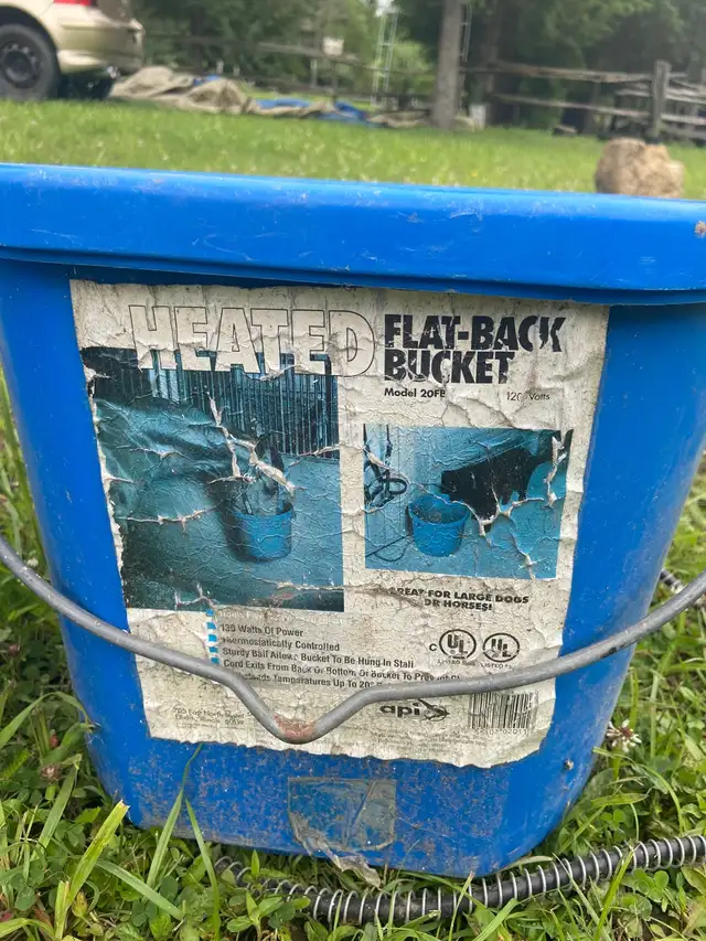 2 flat-back buckets (supposed to be heated) in Outdoor Tools & Storage in Owen Sound - Image 3
