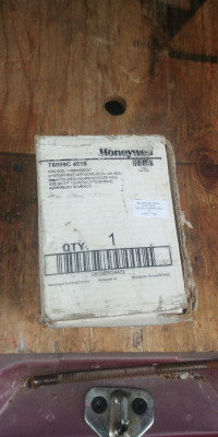 Honeywell T6069C4016 Fan Coil Thermostats NEW IN BOX.