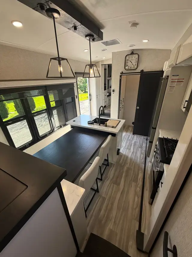 Fifth wheel pinnacle 2025 in RVs & Motorhomes in Longueuil / South Shore - Image 5