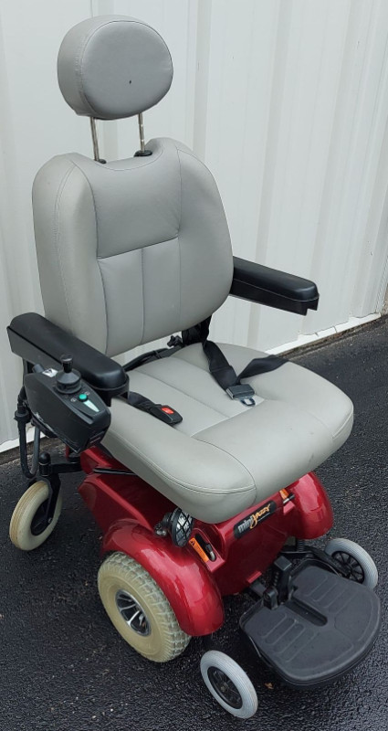 PRIDE POWER CHAIR (model Jazzy 1103) in Health & Special Needs in London