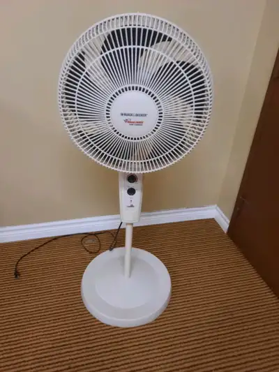 16" Black & Decker 3 speed silent force "Typhoon"Oscillating stand fan with thermostat for temperatu...