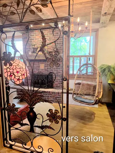 Votre "PIGNON SUR RUE" Appartement de 2 chambres et 2 salles de bain AVEC GARAGE! 550 Grande Allée E...