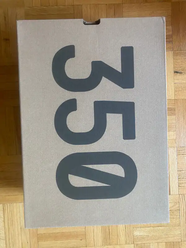 Adidas Yeezy 350 Boost in Men's Shoes in City of Toronto - Image 6