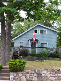 Hilltop Cottage Grand Bend available this holiday weekend. 1500