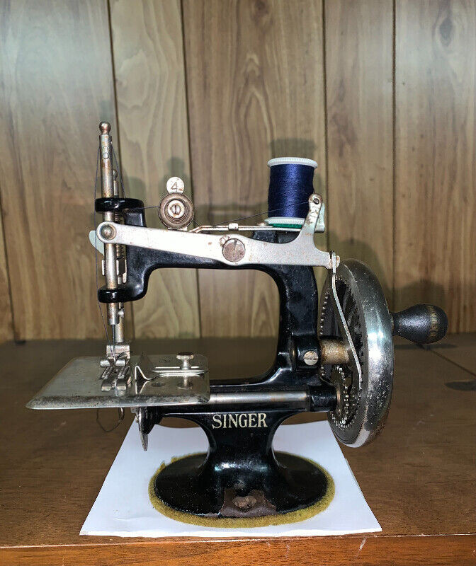 Singer 20 Toy Sewing Machine, Hand Crank, Works, Sews, $180 for sale  
