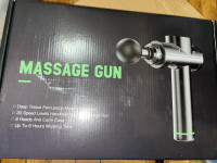 Massage gun/machine à massage neuf with accessories   