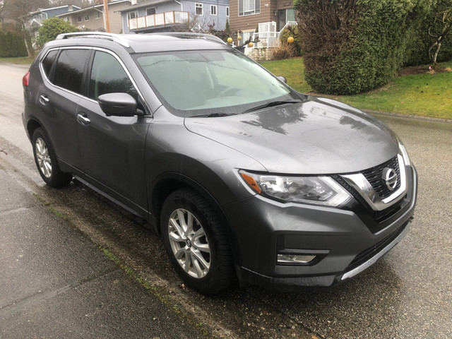 Nissan Rogue SV 2017 AWD in Cars & Trucks in UBC