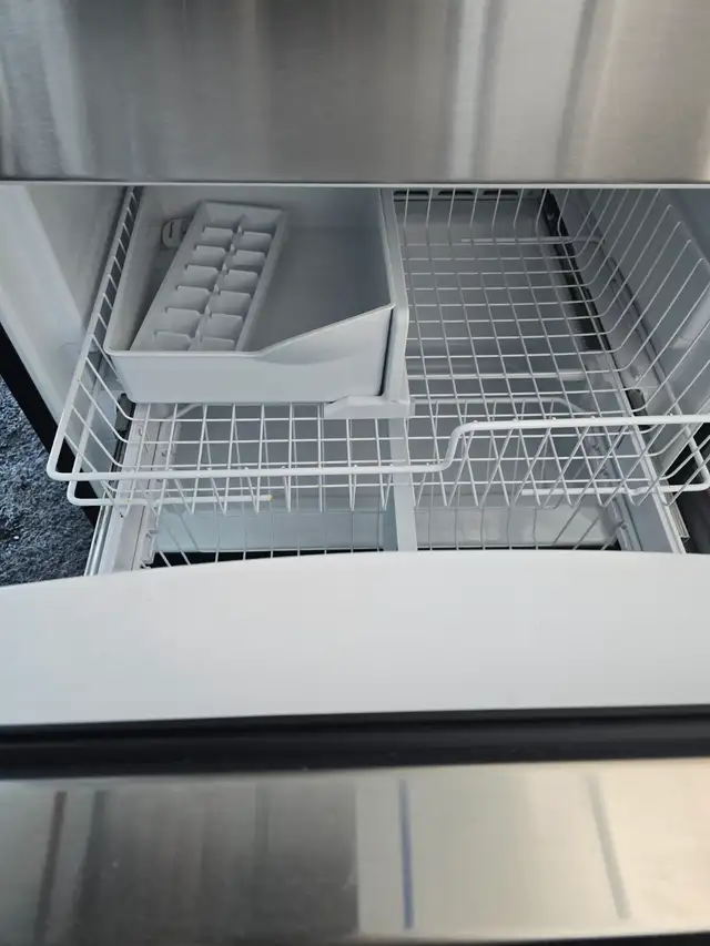 Refrigerateur Whirpooll in Refrigerators in Longueuil / South Shore - Image 4