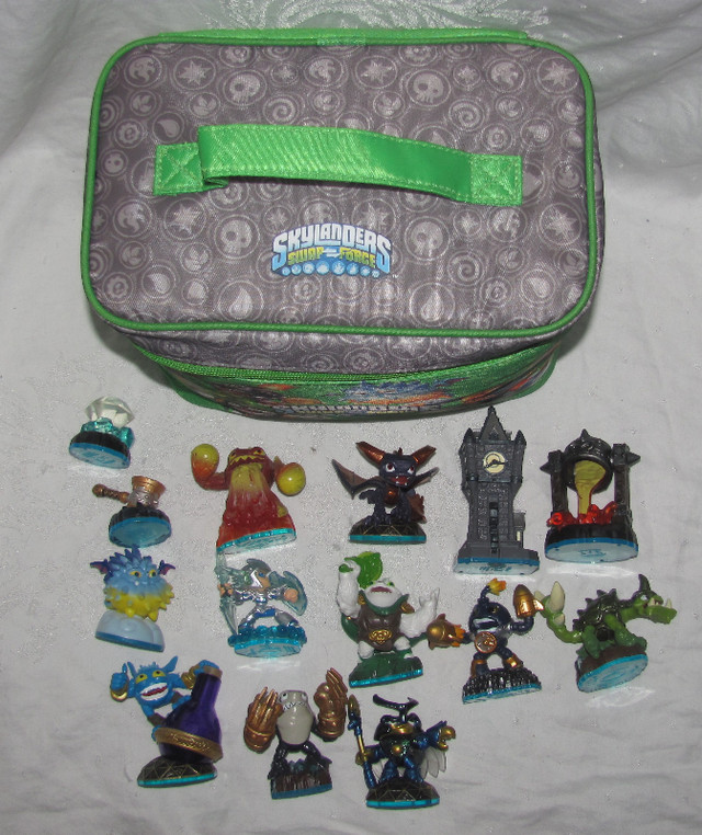 Skylanders Swap Force Set  14 Figures, Storage Bag in Toys & Games in Ottawa