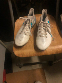 Soccer shoes