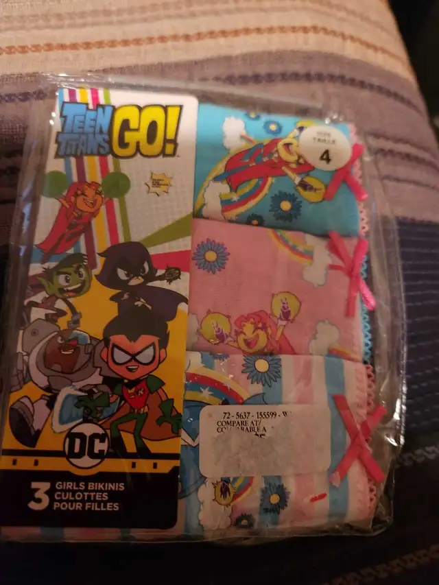 Girls size 4 underwear, 3 pack, NEW 