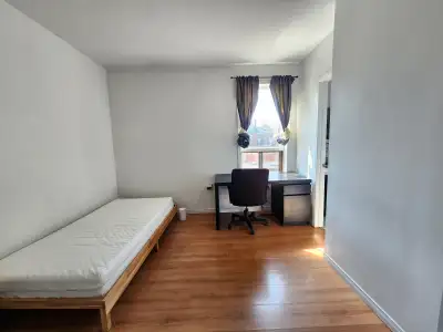 FURNISHED Studio/Bachelor Unit in Downtown Toronto By UofT SUBLET We're looking for a maximum of 1 q...