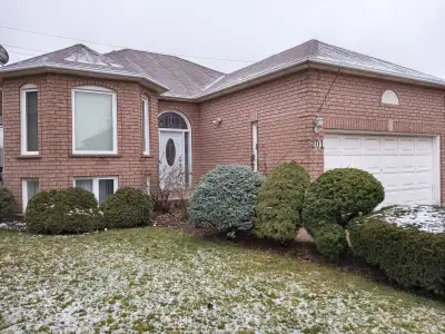 Nice House 5 bedrooms , 3 full bathrooms in South Windsor