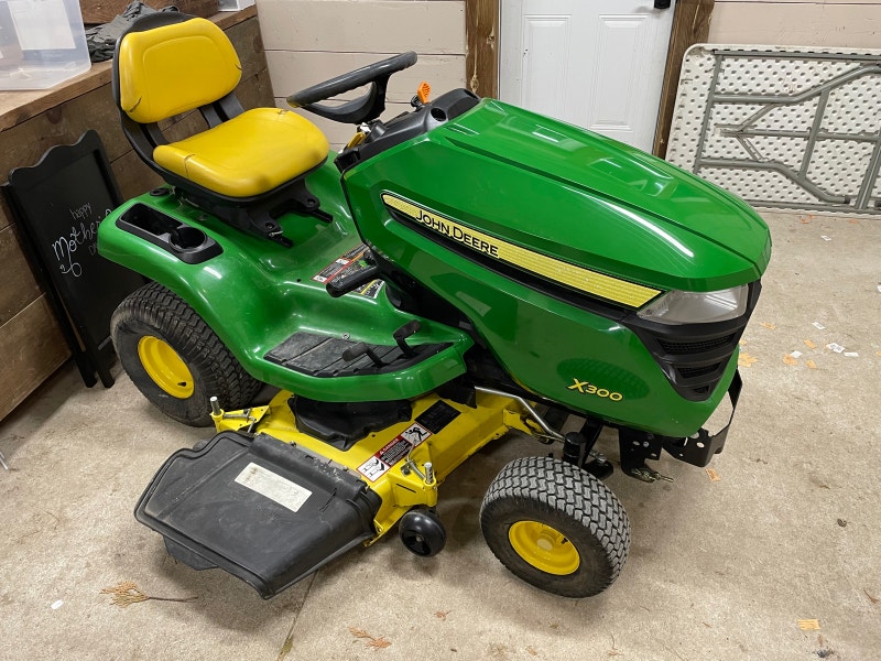 2015 John deere x300 Lawnmowers & Leaf Blowers ChathamKent Kijiji