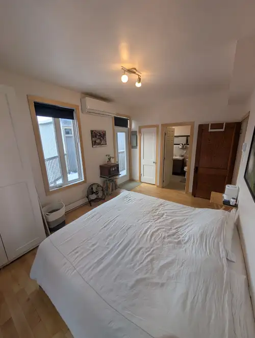 Logement à louer Hochelaga : 4 1/2 libre 1er avril ou 1er mai 1 chambres fermée, salon, cuisine, bur...