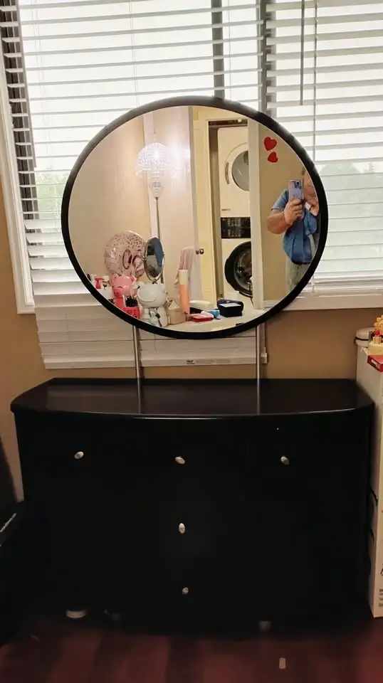 Dresser with mirror - solid wood in Dressers & Wardrobes in Mississauga / Peel Region - Image 3