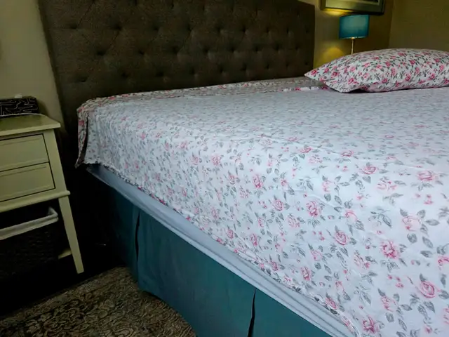 For Sale Sheets KING SIZE, FLANNEL, FLORAL 100% Cotton in Bedding in Petawawa - Image 2