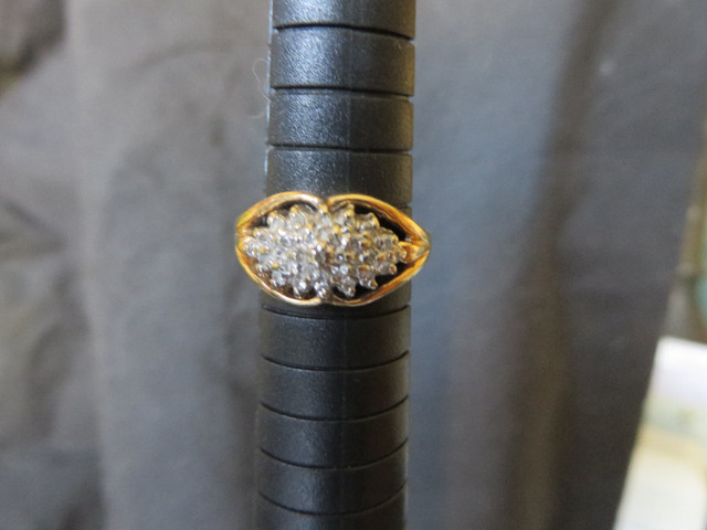 14K Gold Diamond Cluster Ring in Jewellery & Watches in Belleville