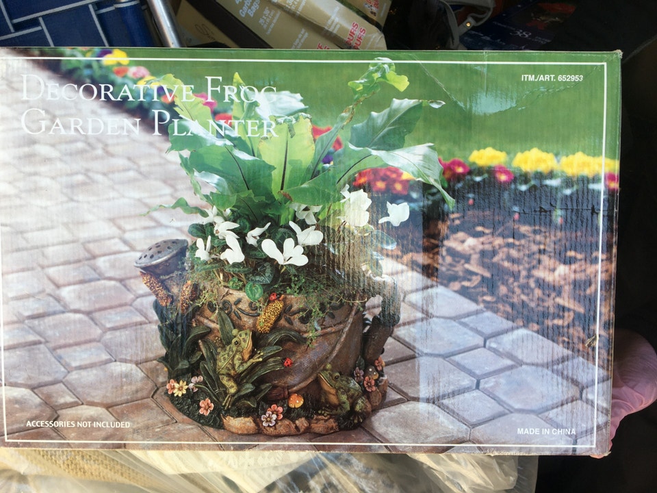 NEW XLARGE DECORATIVE FROG GARDEN PLANTER HAND PAINTED | Outdoor Décor ...