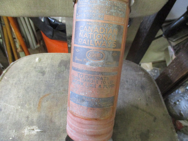 OLD CNR CANADIAN NATIONAL PYRENE BRASS FIRE EXTINGUISHER $80. in Arts & Collectibles in Winnipeg - Image 3