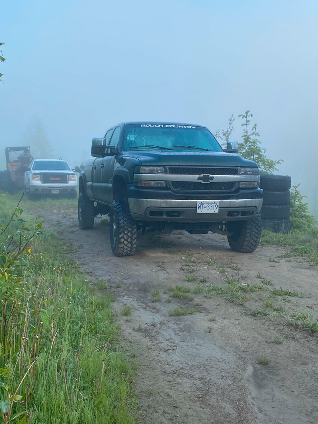 2001 Chevrolet Silverado 2500 in Cars & Trucks in Nelson - Image 2