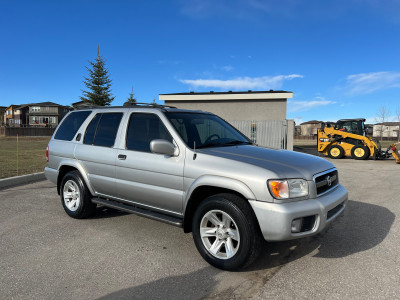 2002 Nissan Pathfinder LE *MINT* 