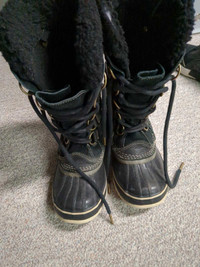 Women winter boots size 6